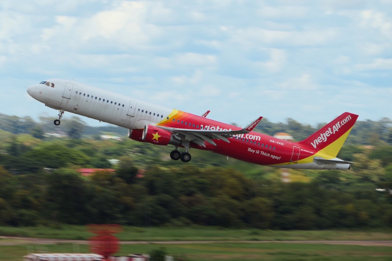 Tàu bay Vietjet Thái Lan cất cánh.