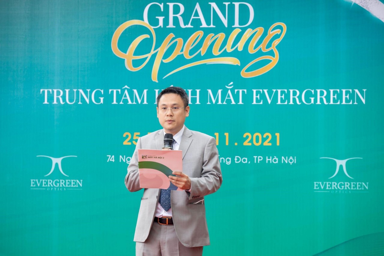 Ngọc Hân, Lương Thanh, Bình An hào hứng dự khai trương kính mắt Evergreen