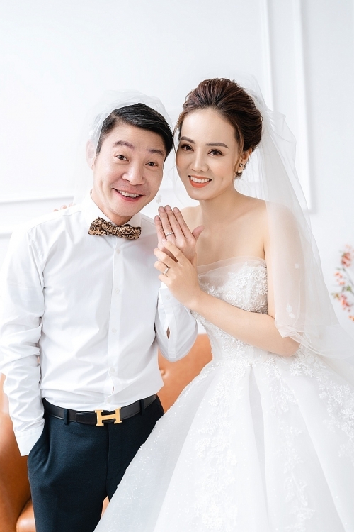 NSND Công Lý – Ngọc Hà khoe đôi nhẫn kim cương Wedding Land, khẳng định cả hai sắp về chung một nhà.