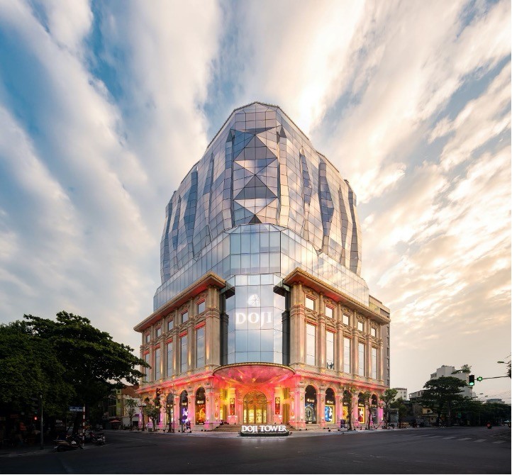 Tòa nhà DOJI Tower – Trụ sở chính của Tập đoàn có kiến trúc độc đáo mô phỏng viên kim cương hoàn mỹ.
