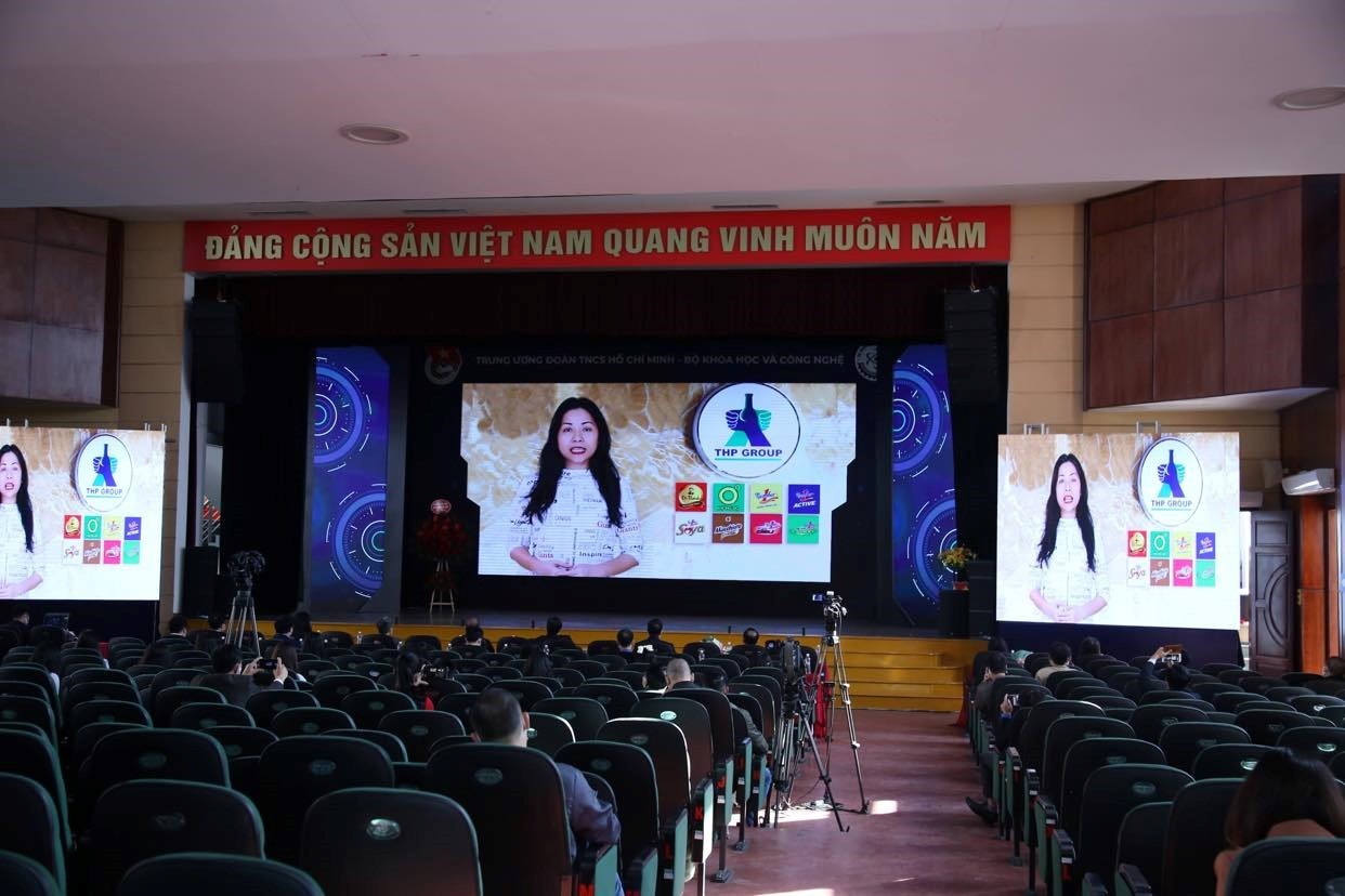 Bà Trần Uyên Phương Phó Tổng Giám đốc Tập đoàn Tân Hiệp Phát chia sẻ tại sự kiện..