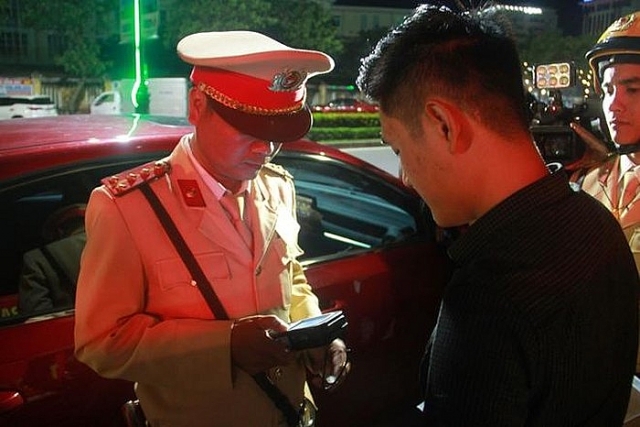 phat 35 trieu tai xe vi pham nong do con muon danh bao chi