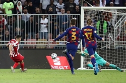 video fan nhi 6 tuoi cua barcelona tang va re bong tren may chay bo hut trieu view