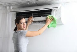 Cách vệ sinh đúng cách TV, tủ lạnh, thiết bị điện để đón Tết