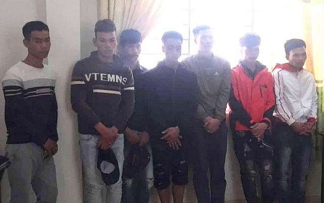 dak lak bat nhom thanh nien dot phao danh trong thuong thieu ta cong an