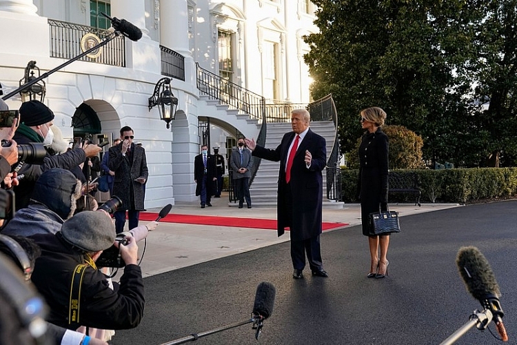 Những hình ảnh cuối của ông Trump trước khi rời ghế tổng thống Mỹ