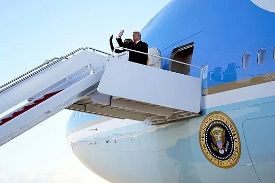 Những hình ảnh cuối cùng của ông Trump trên cương vị tổng thống Mỹ