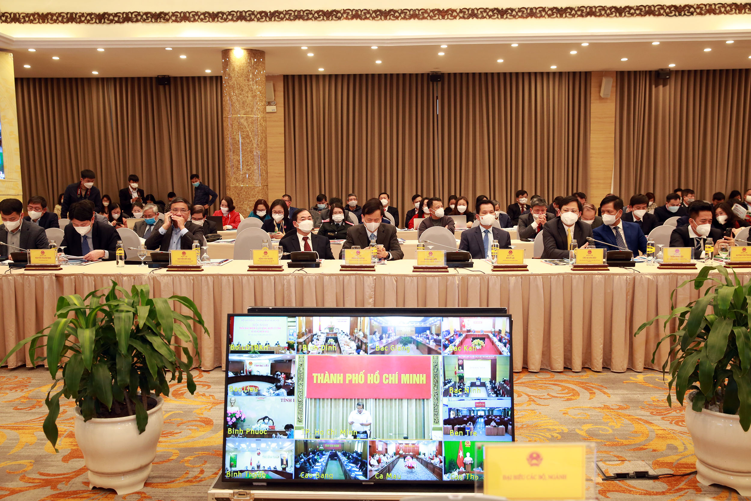 Tiếp tục chuyển biến mạnh hơn trong các lĩnh vực lao động, xã hội, người có công