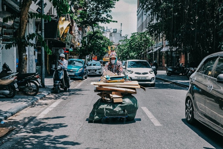Người lao động mong mỏi cái Tết đoàn viên, đủ đầy