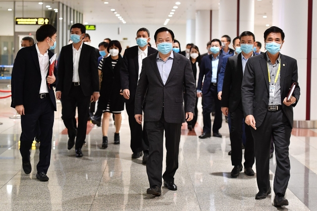 thu tuong tang bang khen cho to bay vietnam airlines toi vu han giua dich virus corona