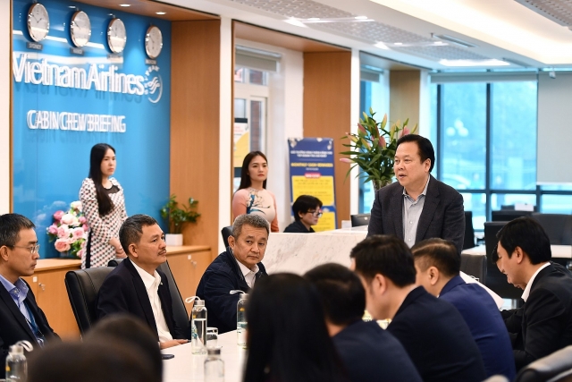 thu tuong tang bang khen cho to bay vietnam airlines toi vu han giua dich virus corona