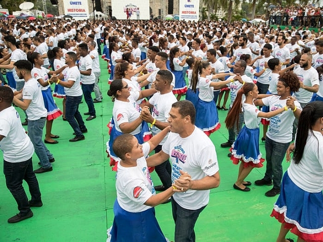10 ky luc thu vi bat ngo nhat ve ngay le tinh nhan 142