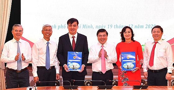 Hà Nội, TP.HCM bổ nhiệm hàng loạt nhân sự, lãnh đạo mới