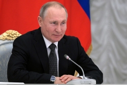 nga thong qua sua doi hien phap cho phep ong putin tiep tuc tranh cu tong thong
