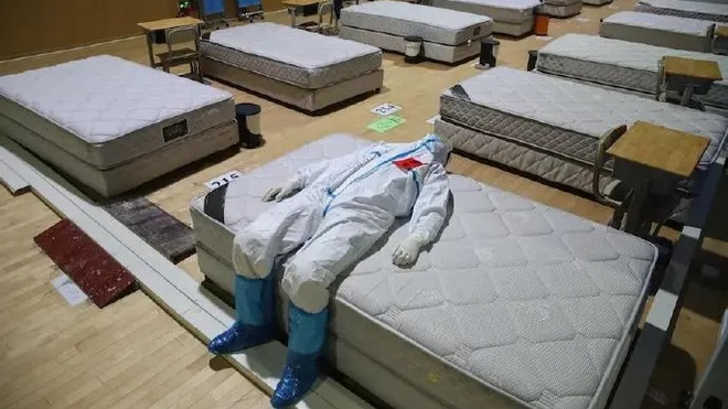 Cư dân mạng Trung Quốc: Bác sĩ chống dịch COVID-19 ở Vũ Hán là "siêu anh hùng"