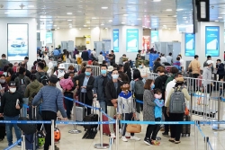 Gần 2.400 người từ vùng dịch COVID-19 về nước qua sân bay Nội Bài ngày 22/3