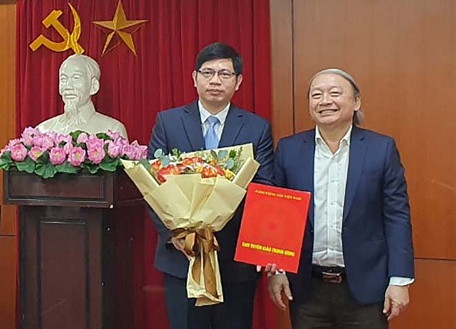 PGS, TS. Nguyễn Đức Luận nhận quyết định bổ nhiệm (Ảnh: TPO)