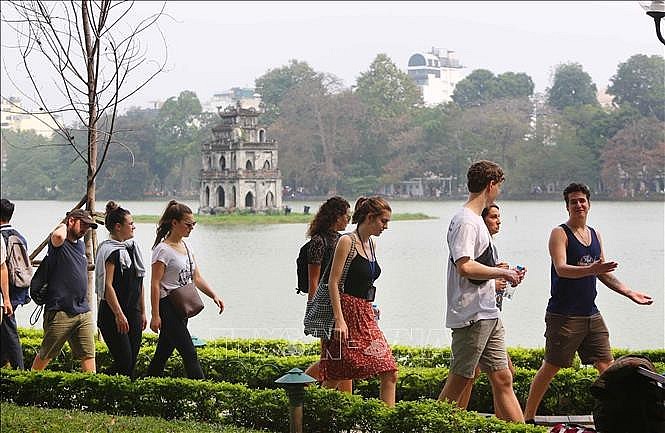 Hà Nội khuyến cáo du khách cảnh giác khi đặt tour (Ảnh minh họa)