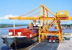 Giải pháp nào đối phó nguy cơ hàng nhập khẩu giá rẻ tràn vào Việt Nam?
