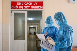Dịch COVID-19: Phi công Anh bị đông đặc 1/2 phổi trái, tiếp tục thở máy