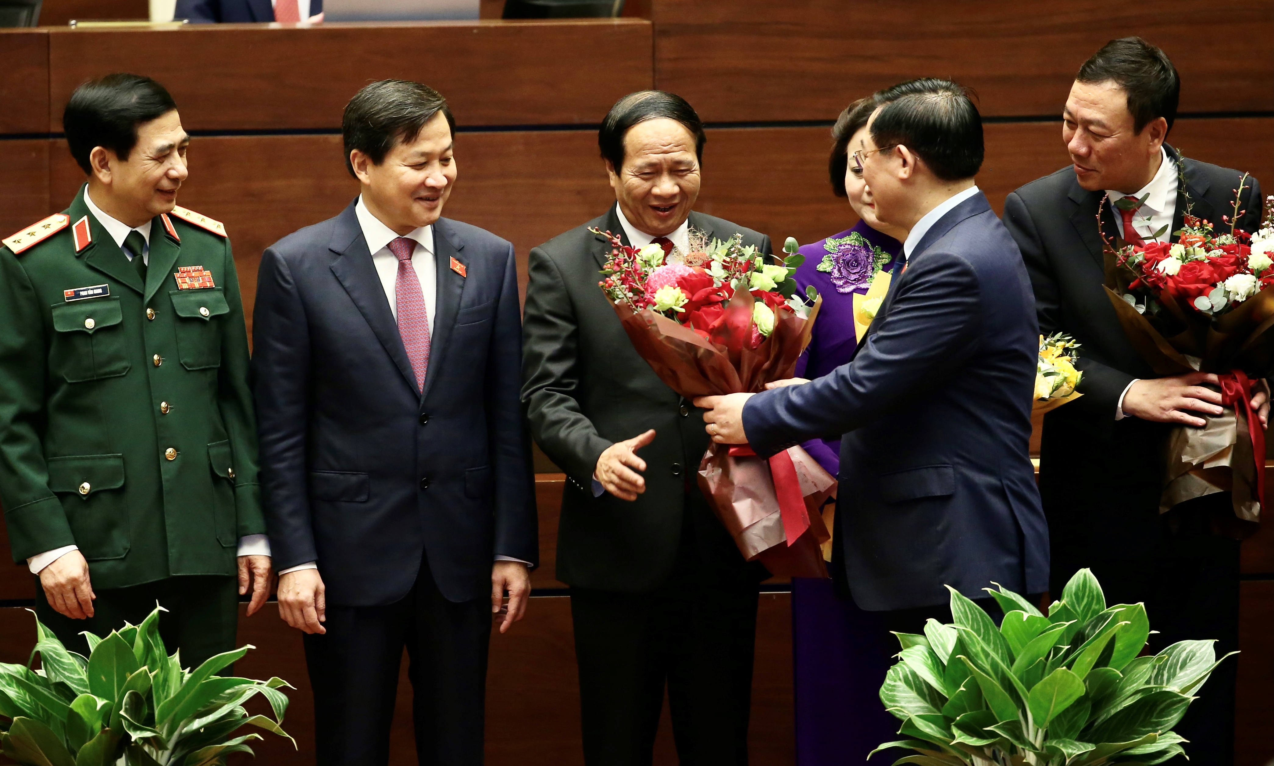 Quốc hội phê chuẩn việc bổ nhiệm 2 Phó Thủ tướng và 12 thành viên Chính phủ