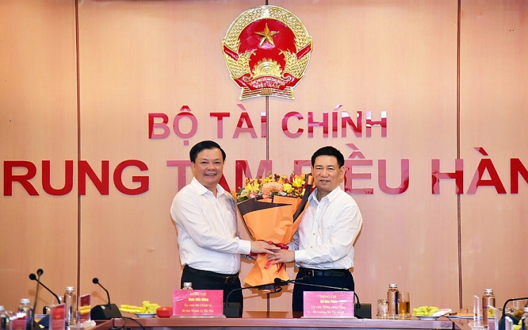 Nhân sự mới bộ, ngành tuần qua: Trưởng Ban Tổ chức Trung ương và 5 Bộ trưởng nhận nhiệm vụ