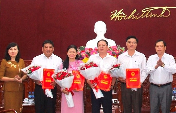 Nhân sự mới tại Tuyên Quang, Quảng Ngãi, Bình Phước và Cần Thơ nhan su moi tai tuyen quang quang ngai binh phuoc va can tho