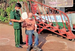 Cứu sống giảng viên người Mỹ bị đuối nước trên sông Sài Gòn