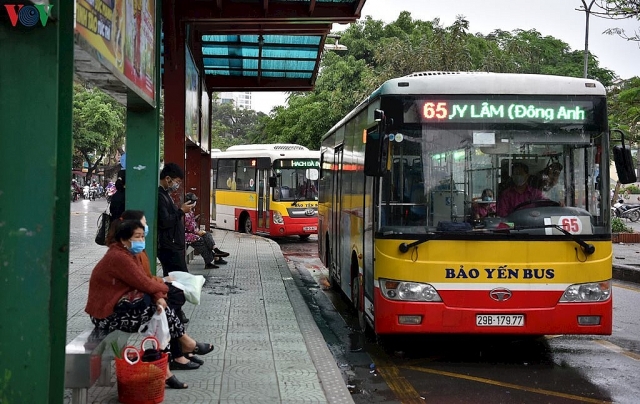xe buyt ha noi hoat dong tro lai tu 45 cho khong qua 30 nguoi cung luc