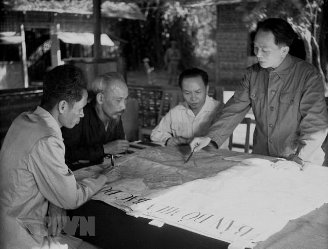 nhin lai nhung hinh anh lich su hiem co ve chien thang dien bien phu
