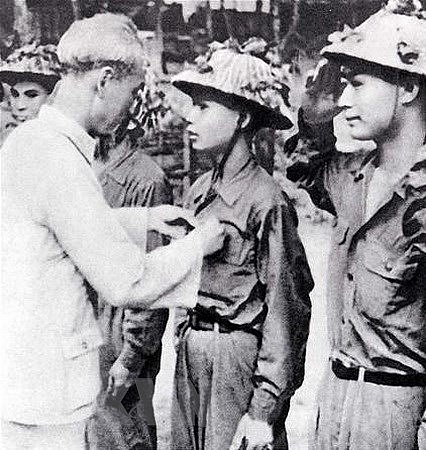 nhin lai nhung hinh anh lich su hiem co ve chien thang dien bien phu