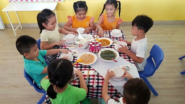 tphcm tam thoi khong to chuc an sang cho tre mam non