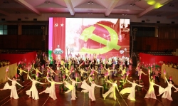 lanh dao dang nha nuoc va cac dbqh vao lang vieng chu tich ho chi minh