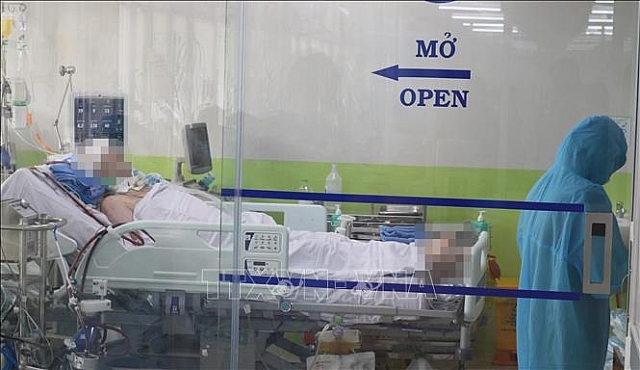 Bệnh nhân 91 có phản xạ tốt hơn nhưng vẫn nhiễm trùng nặng ở phổi benh nhan 91 da tinh nhung van nhiem trung nang o phoi