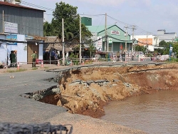Sạt lở ở nhiều nơi, Hà Nội ban bố tình trạng khẩn cấp