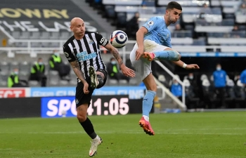 Man City trút 'mưa bàn thắng' trong ngày lên ngôi vương