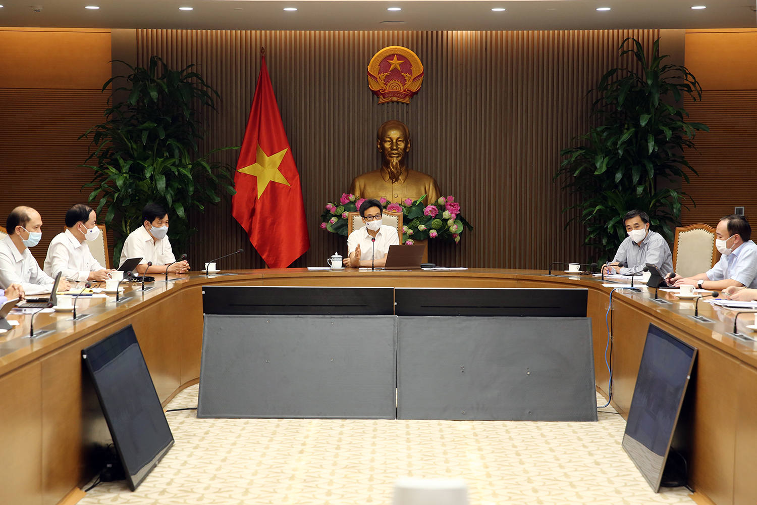 Phó Thủ tướng Vũ Đức Đam: Phải kiểm soát bằng được các ổ dịch trong KCN