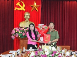 van phong quoc hoi co nu pho chu nhiem moi