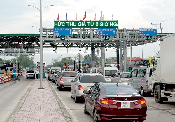 Muốn tăng phí 37 trạm BOT, Bộ GTVT giải thích thế nào?