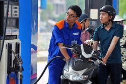 Xăng dầu đồng loạt giảm giá từ 15h chiều nay (16/10)