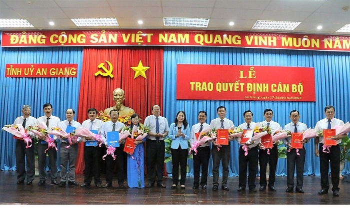 dieu dong bo nhiem nhan su 9 tinh thanh