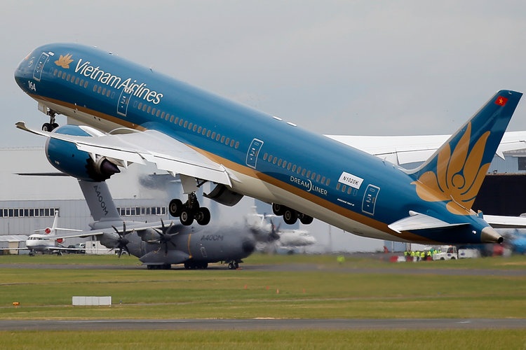 vietnam airlines noi gi khi chuyen bay vn18 tu phap delay keo dai