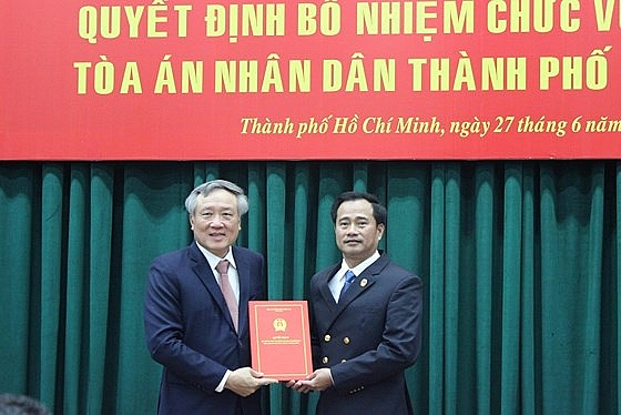 Hàng loạt nhân sự mới tại TP.HCM, Khánh Hòa, Quảng Nam và Nghệ An hang loat nhan su moi tai tphcm khanh hoa quang nam va nghe an