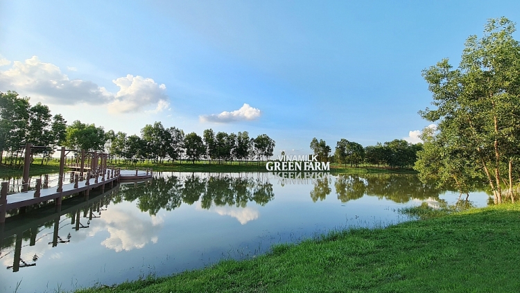 Đầu năm 2021, Vinamilk giới thiệu hệ thống trang trại sinh thái Vinamilk Green Farm được đầu tư xây dựng tại Tây Ninh, Quảng Ngãi và Thanh Hóa
