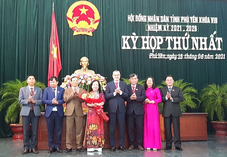 Thường trực HĐND tỉnh ra mắt nhận nhiệm vụ (Ảnh: Thùy Thảo/Báo Phú Yên)