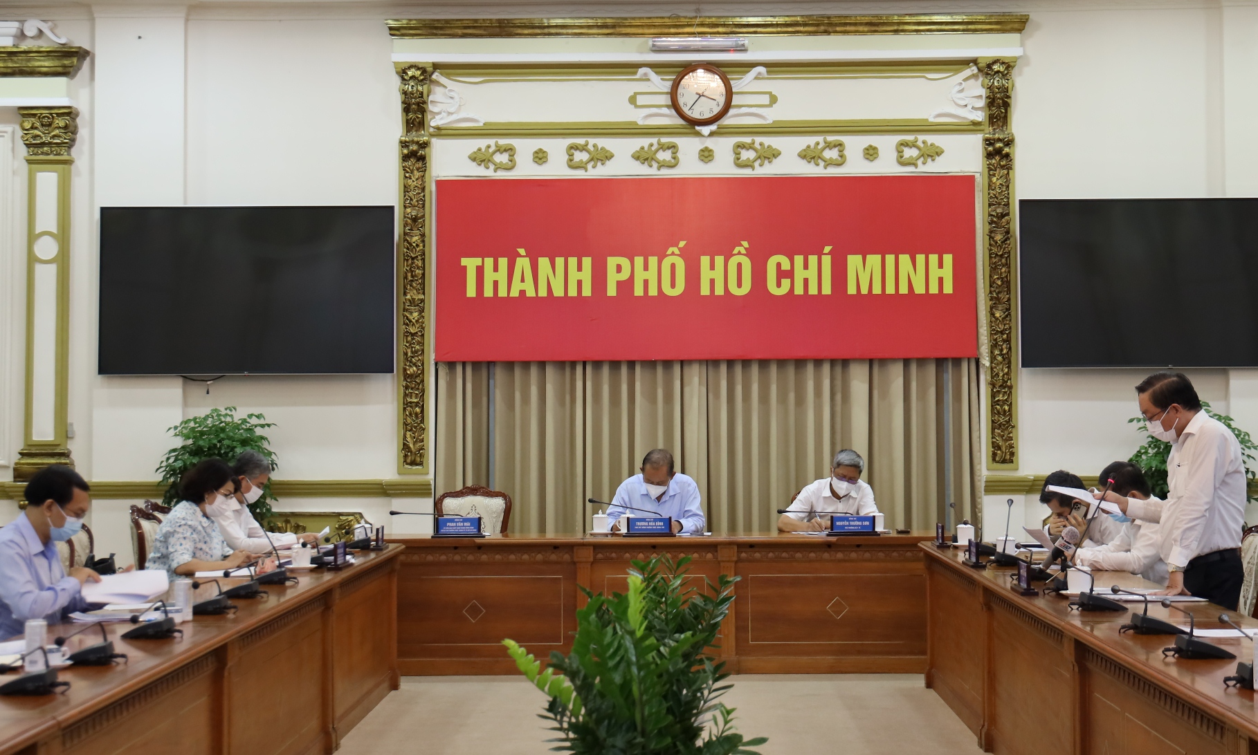 Phó Thủ tướng Thường trực: Cần cắt đứt sự lây lan của dịch bệnh