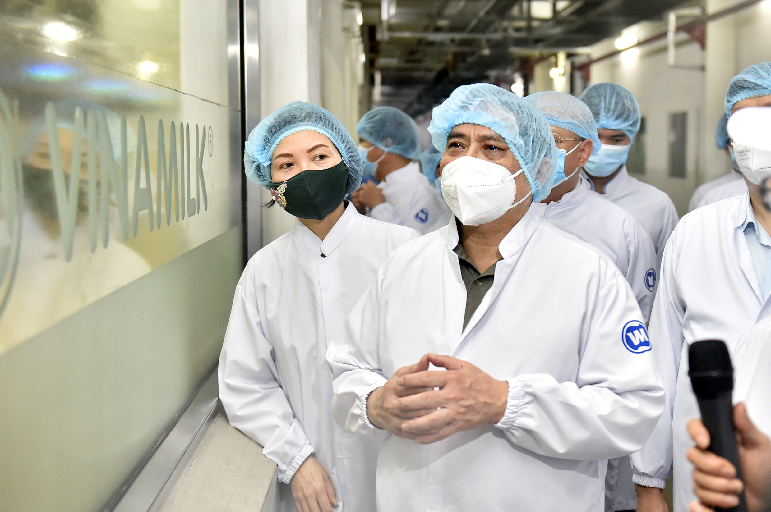 Thủ tướng động viên, kiểm tra nhiệm vụ phòng chống dịch bệnh và thúc đẩy sản xuất kinh doanh tại Bình Dương