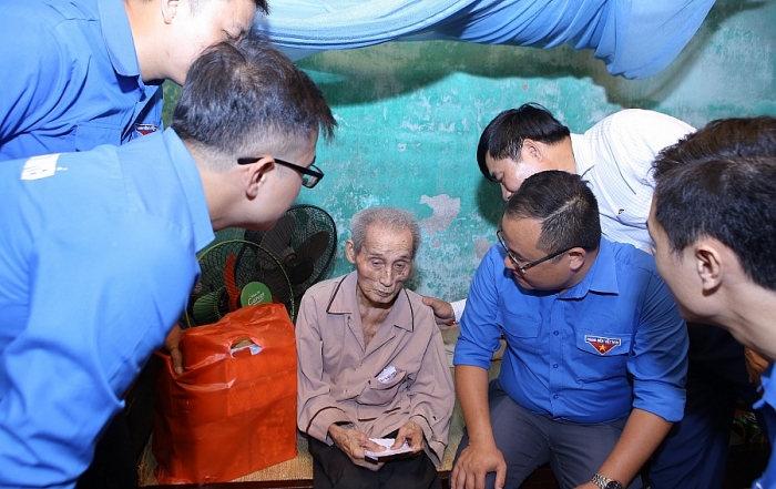 tuoi tre thoi dai gop suc giup do dong bao vung sau vung xa