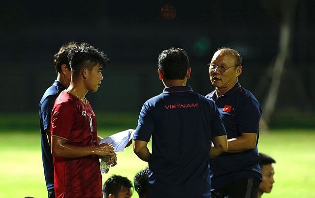 martin lo da duoi suc u22 viet nam thang nhe clb viettel 2 0