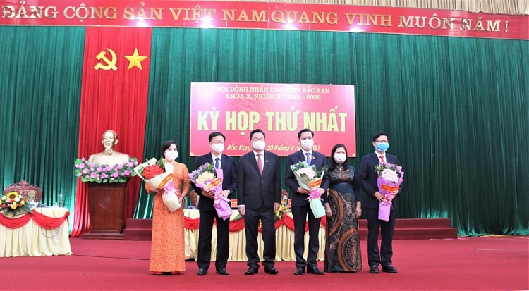 Các nhân sự trúng cử Chủ tịch, Phó Chủ tịch UBND tỉnh Bắc Kạn (Ảnh: Báo Bắc Kạn)